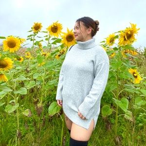 UNIQLO Gray Oversized Turtle Neck Sweater